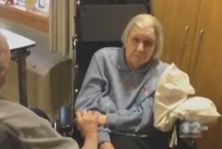 Hii, 57 Belatung Keluar dari Telinga Nenek Ini