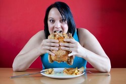 Wanita yang Makan Berlebihan Lebih Berisiko Kena Kanker Payudara