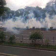 Timpuki Petugas, 14 Orang Perangkat Desa Diamankan Polisi