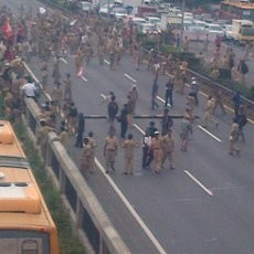  Baru Saja Dibenahi Jasa Marga, Pembatas Tol Dijebol Demonstran Lagi