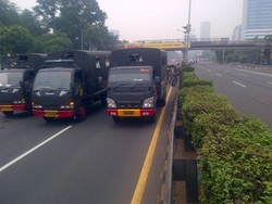 Demo Perangkat Desa di Depan DPR, Tol Dalam Kota Parkir