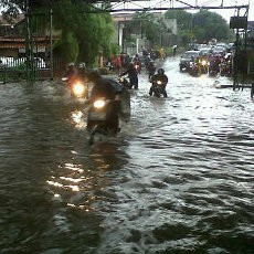 Jakarta Diguyur Hujan, Jl DI Panjaitan Tergenang