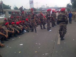 Lalin di Jalan Tol Bergerak, Jl Gatsu di Depan DPR Masih Ditutup