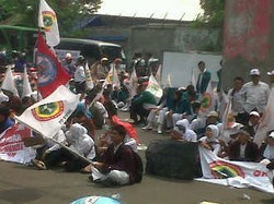  Usai Lemparkan Sampah ke DPR, Perawat Bubarkan Diri