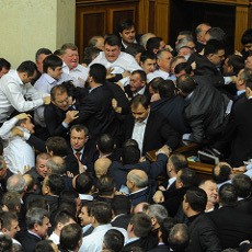 Pilih Ketua Baru, Parlemen Ukraina Diwarnai Baku Hantam