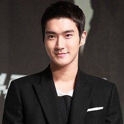 Dua Kembaran Siwon Super Junior Jaga Restauran Ayam