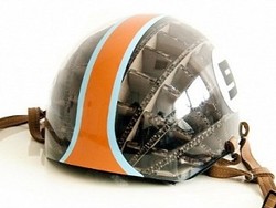 Kardus Disulap Jadi Helm yang Aman
