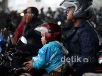 Kolong Flyover, Rumah Pemotor Saat Hujan
