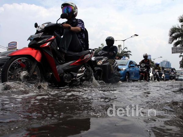 Jalur Gunung Sahari Tergenang