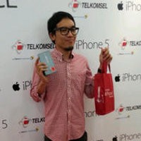 Peluncuran iPhone 5 & Gemerlap Artis Indonesia