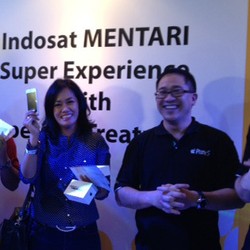 Ibu Rumah Tangga Jadi Pembeli iPhone 5 Pertama di Indonesia