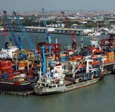 Jelang Akhir Tahun Arus Petikemas Tanjung Perak Capai 2,6 Juta Teus