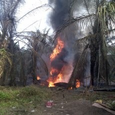 Muspika Berembuk Hadapi Kebakaran di Sumur Minyak Langkat