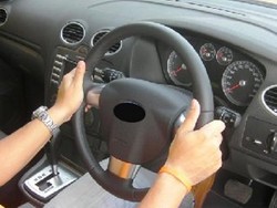 Begini Posisi Nyetir di Mobil Modern yang Aman