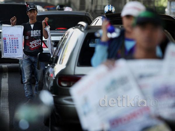 Mencari Keuntungan di Penghujung Tahun