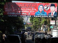 Jelang Pilkada Bekasi, Spanduk Kampanye Masih Bertebaran
