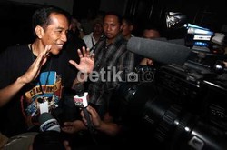 Nonton Konser di Ancol, Jokowi Pakai Kaos Hitam Guns N Roses