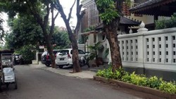 Polisi Patroli di Kediaman Anas Urbaningrum di Duren Sawit