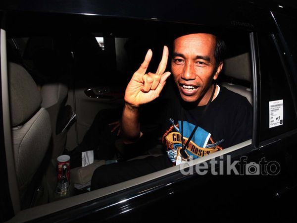 Jokowi Nonton Guns N Roses