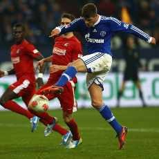 Diwarnai Dua Kartu Merah, Schalke Ditaklukkan Freiburg
