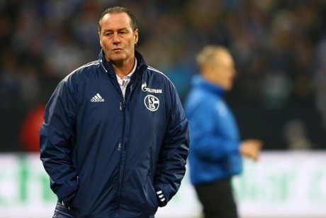 Schalke Pecat Pelatih