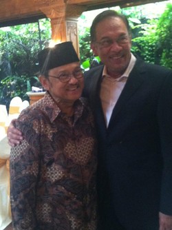 Tak Ada Pesan Politik, SBY & Anwar di Habibie & Ainun Sebatas Undangan