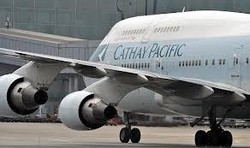 Protes Soal Gaji, Pramugari Cathay Pacific Mogok Senyum ke Penumpang