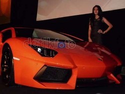 144 Lamborghini Aventador Ditarik
