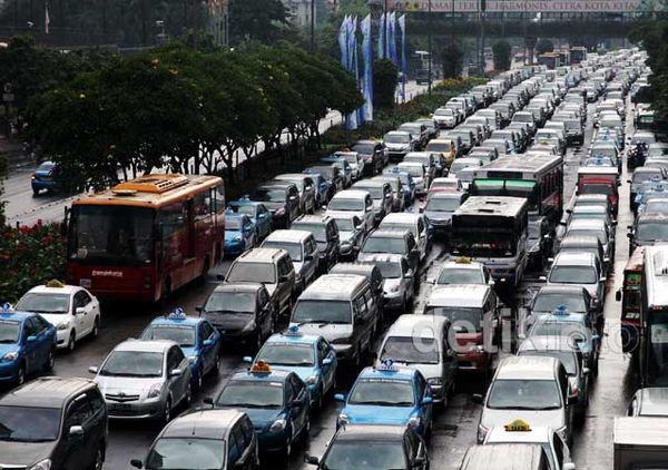 Macet Thamrin, Busway Diterobos