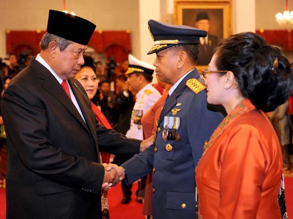Presiden SBY Lantik KSAL dan KSAU