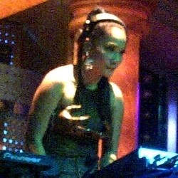 Jenny Cortez Nge-DJ untuk Bahagiakan Orang Lain