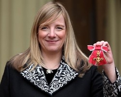 Desainer Alexander McQueen Ingin Desain Baju Hamil Kate Middleton 