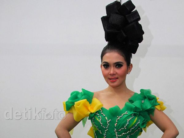 Rambut Kotak-kotak Syahrini