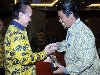 KKP Serahkan Penghargaan Adibakti Mina Bahari 2012