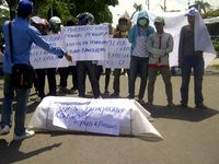 Rekapitulasi Pilkada Bangkalan Diwarnai Demo