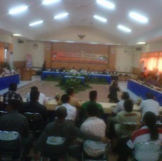 Pleno Penetapan Calon, Heryawan dan Yance datang Telat