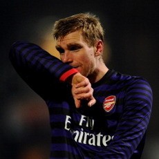 Arsenal Cari Penebusan di Madejski