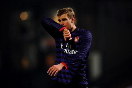 Arsenal Cari Penebusan di Madejski