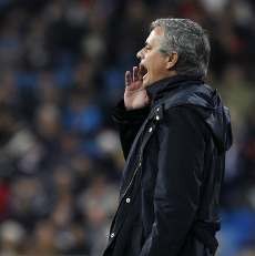 Tak Disebut di Bernabeu, Nama Mourinho Terdengar di Camp Nou