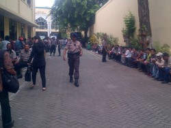 Situasi Kondusif, 50 Pendukung John Kei Duduk-duduk Tunggu Sidang