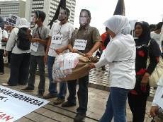 Migrant Care Gelar Aksi Sindir SBY, Muhaimin & Jumhur di Bundaran HI