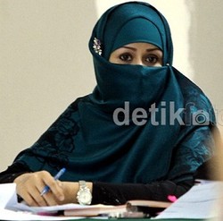 Sidang PLTS, Neneng Pernah Cairkan Cek PT Alfindo di BRI