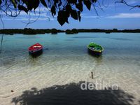 Menikmati Keindahan Pantai Pasir Perawan