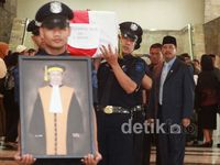 Jenazah Hakim Agung M Taufik Disemayamkan