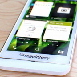 Ini Dia Si Manis BlackBerry 10 L-Series Putih