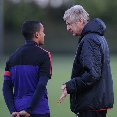 Wenger: Walcott Siap Bermain sebagai Penyerang Tengah