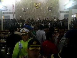 Rapat Paripurna DPRD Garut Ricuh!