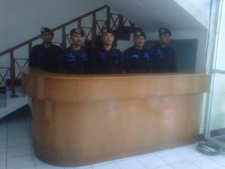 Kantor DPRD Garut Dijaga Ketat, Resepsionis Diambil Alih Brimob