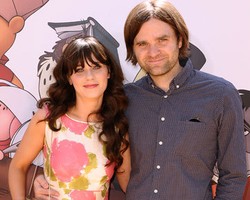 Zooey Deschanel Resmi Cerai dari Suami Rocker