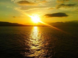 Ada Matahari Cantik di Perbatasan Jawa-Bali